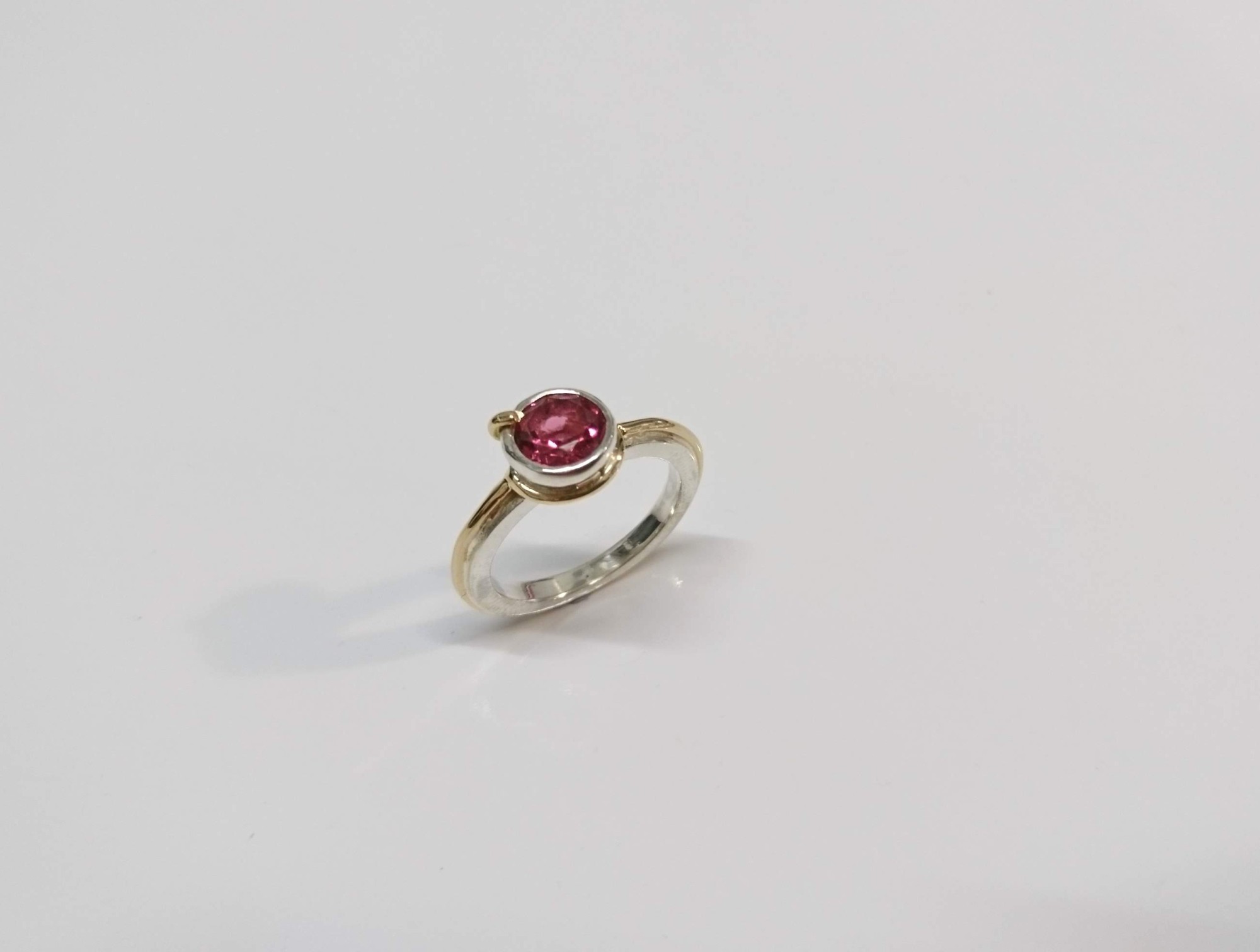 Bague en argent, or et tourmaline Bague en argent, or et tourmaline
