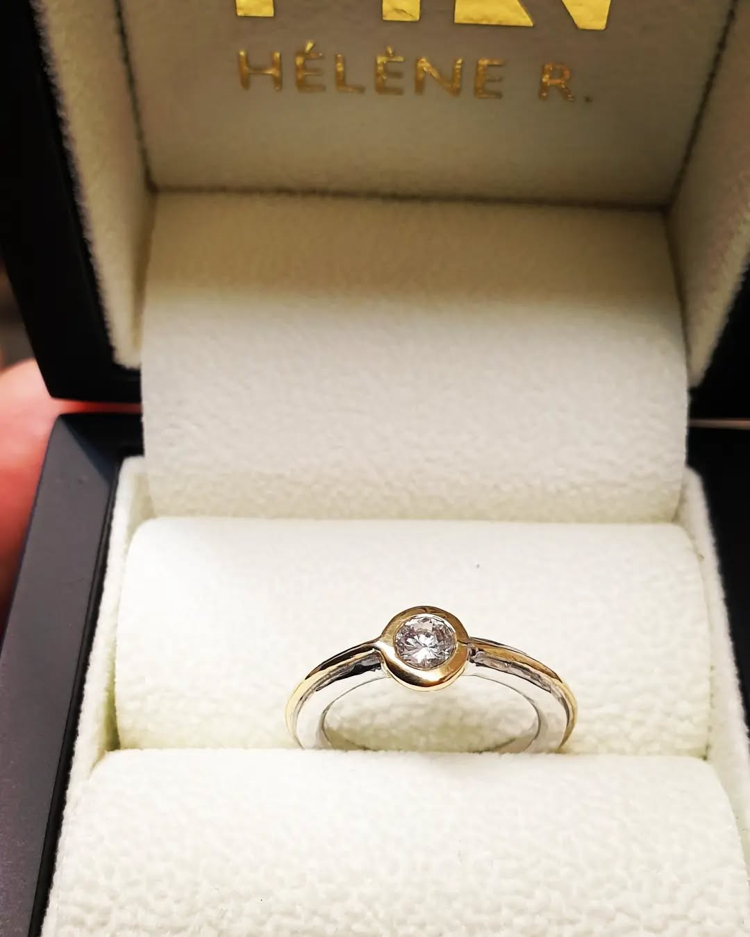 Bague or blanc rhodié et or jaune avec diamant Bague or blanc rhodié et or jaune avec diamant