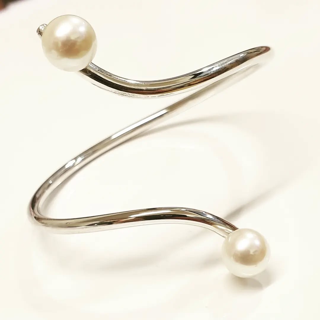 Bracelet or blanc et perles Akoya blanches mers du sud Bracelet or blanc et perles Akoya blanches mers du sud