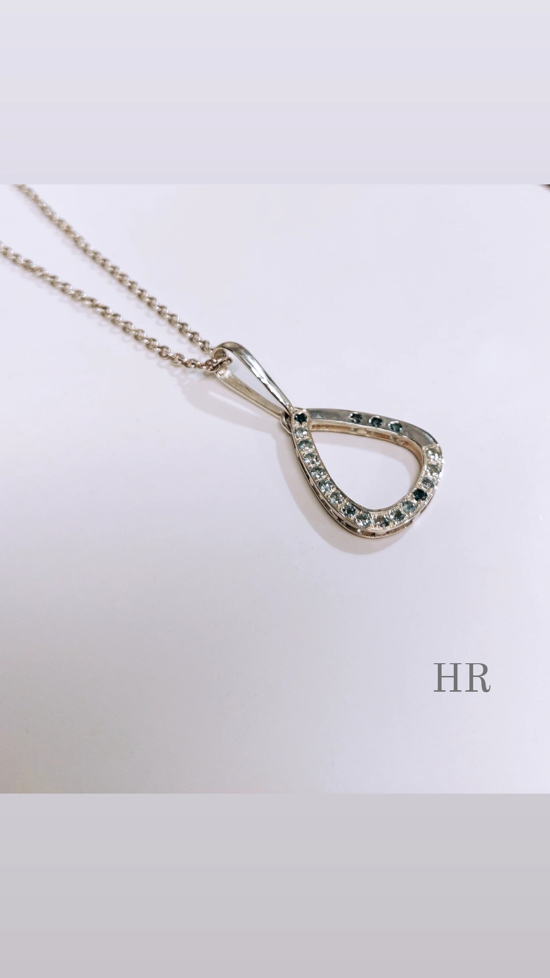 Collier en argent et topazes Collier en argent et topazes