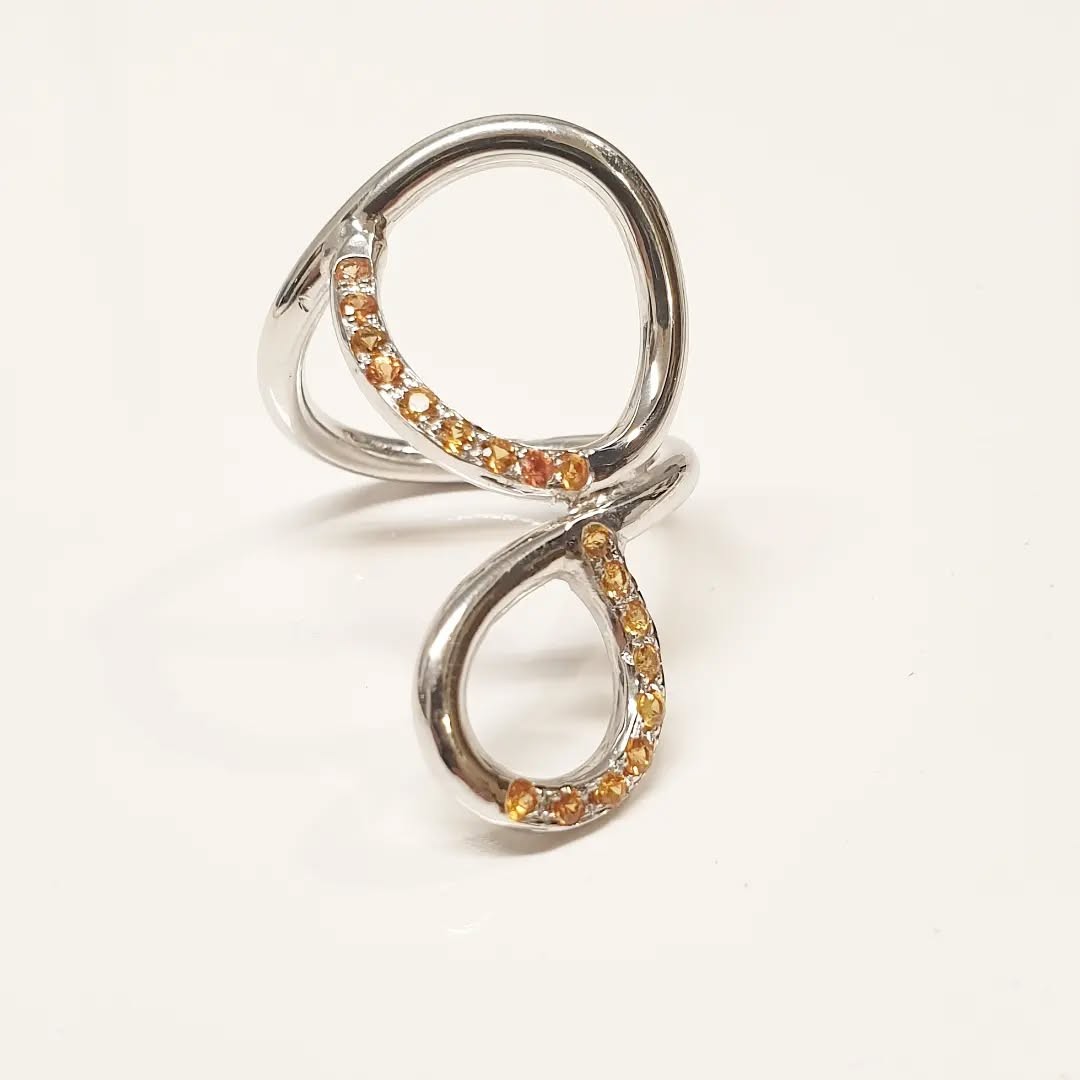 Coucher de Soleil bague argent rhodié, pavage saphirs oranges Coucher de Soleil bague argent rhodié, pavage saphirs oranges