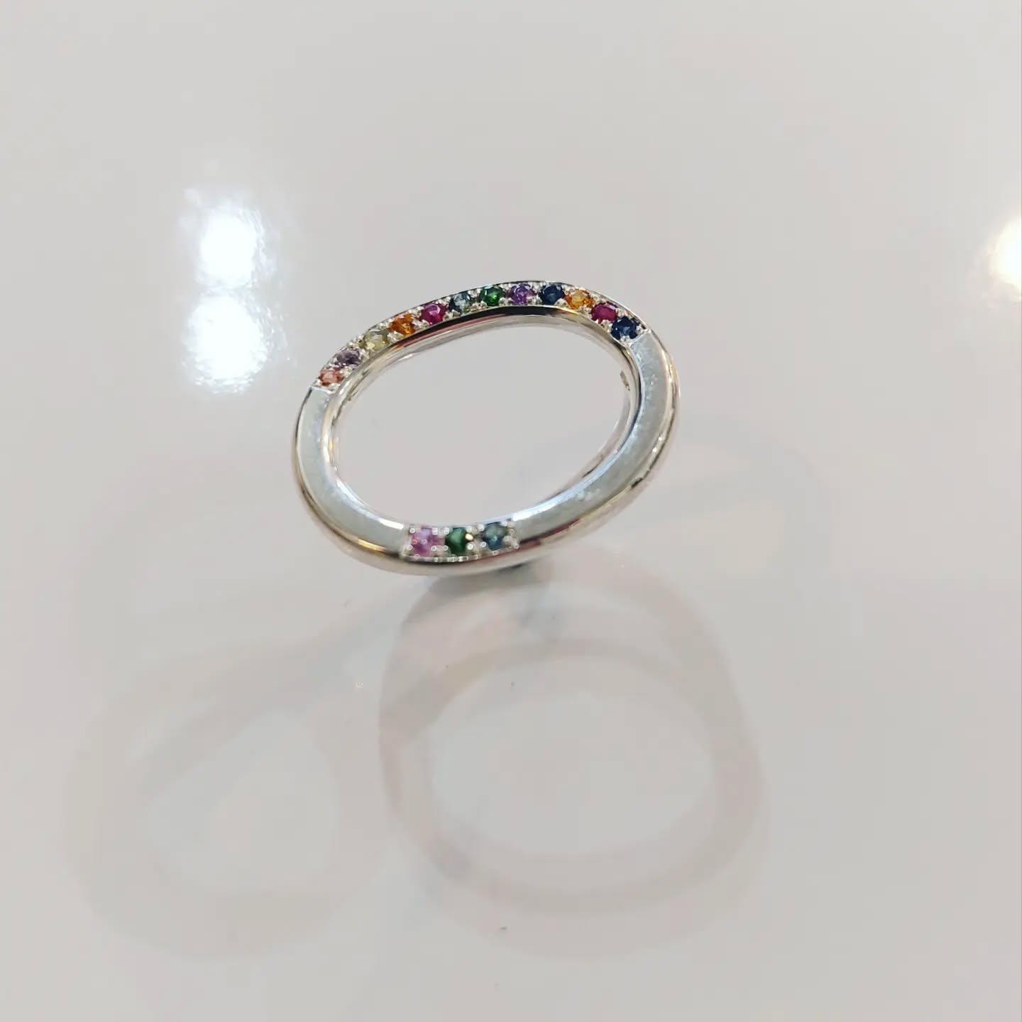 Bague en argent, tsavorites, rubis, saphirs, topazes Bague en argent, tsavorites, rubis, saphirs, topazes